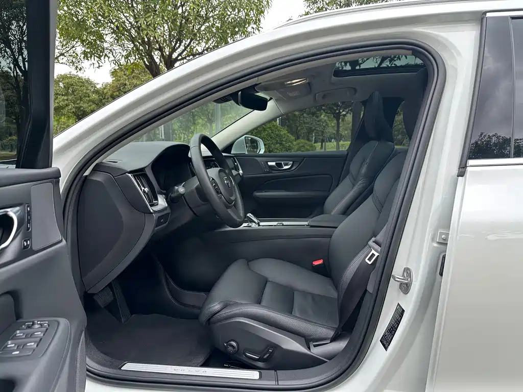 Volvo Volvo V60 B5 2022 - thumbnail 5