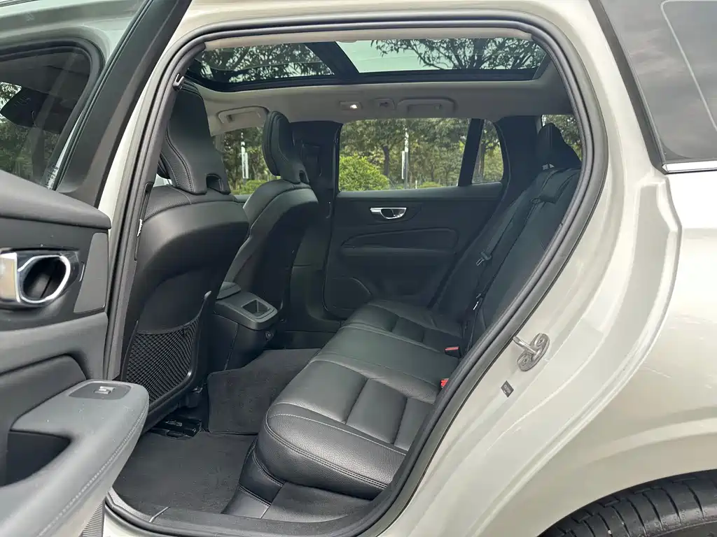 Volvo Volvo V60 B5 2022 - thumbnail 6
