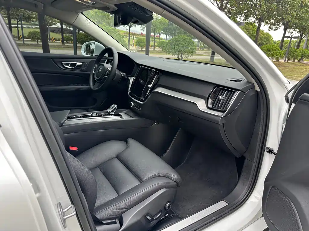 Volvo Volvo V60 B5 2022 - thumbnail 8