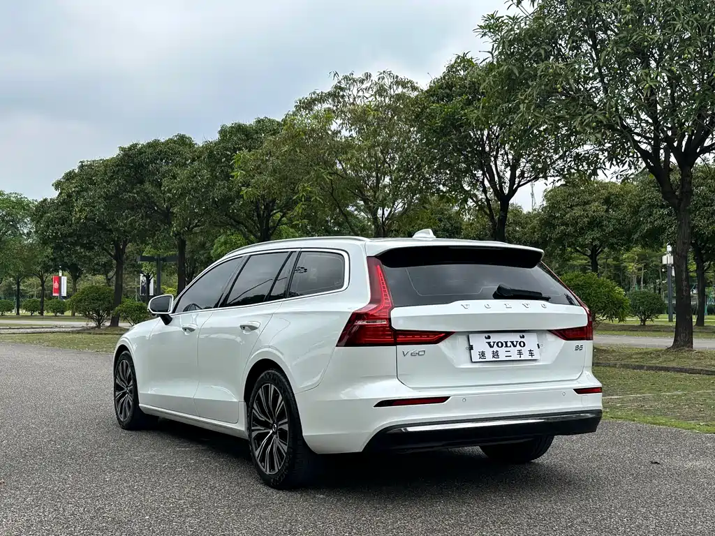 Volvo Volvo V60 B5 2022 - thumbnail 11