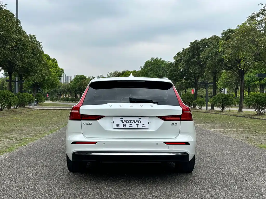 Volvo Volvo V60 B5 2022 - thumbnail 12