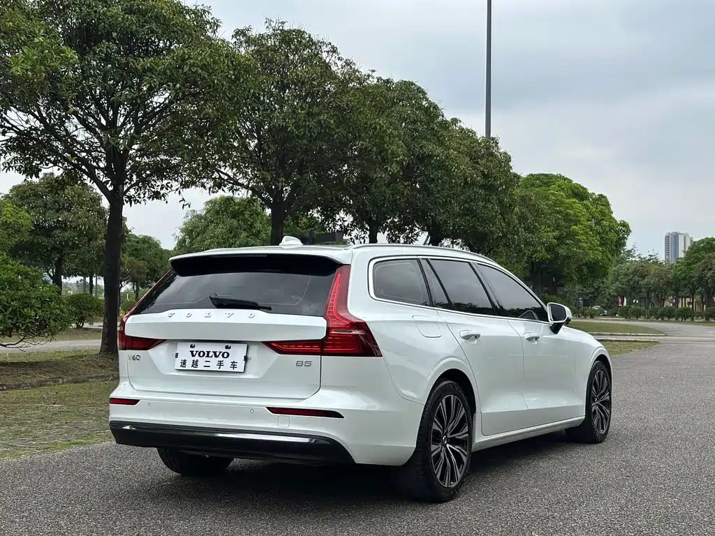 Volvo Volvo V60 B5 2022 - thumbnail 13