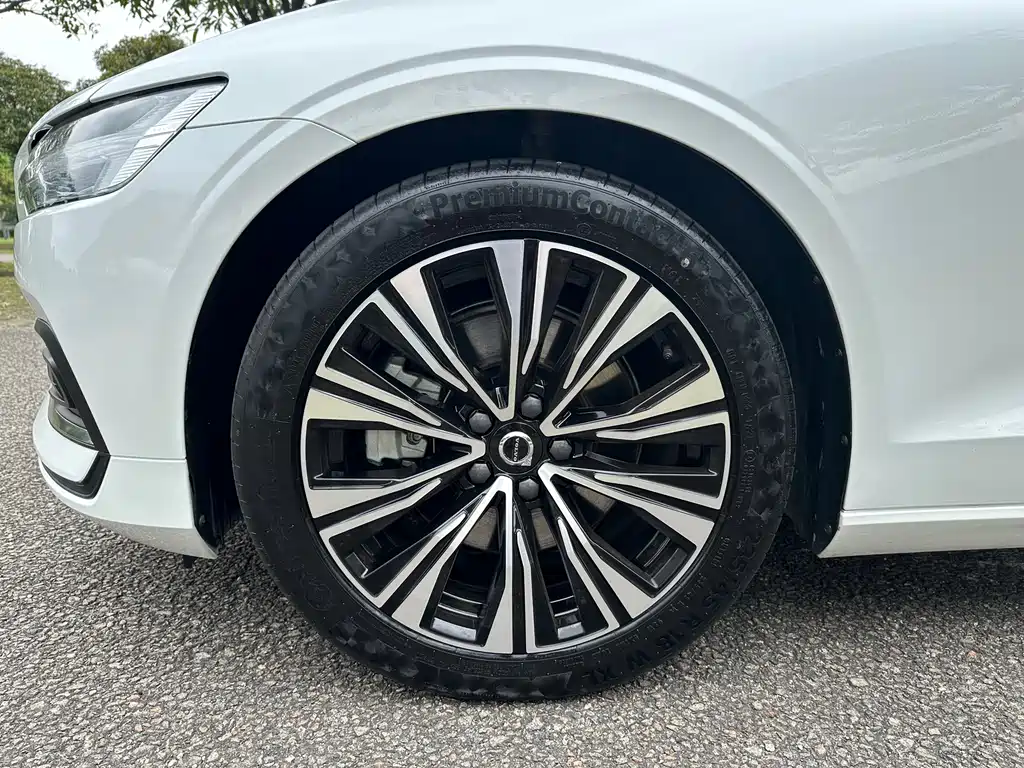 Volvo Volvo V60 B5 2022 - thumbnail 14