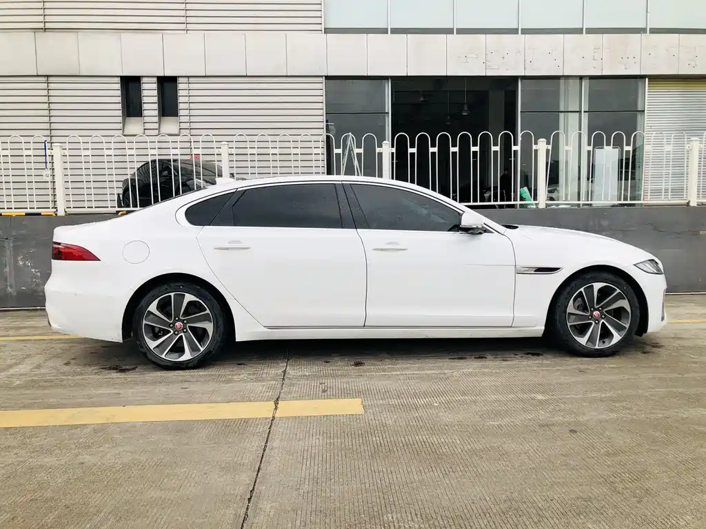 Jaguar Jaguar XFL 2.0T P200 RWD Elite Luxury Edition 2023 - thumbnail 5