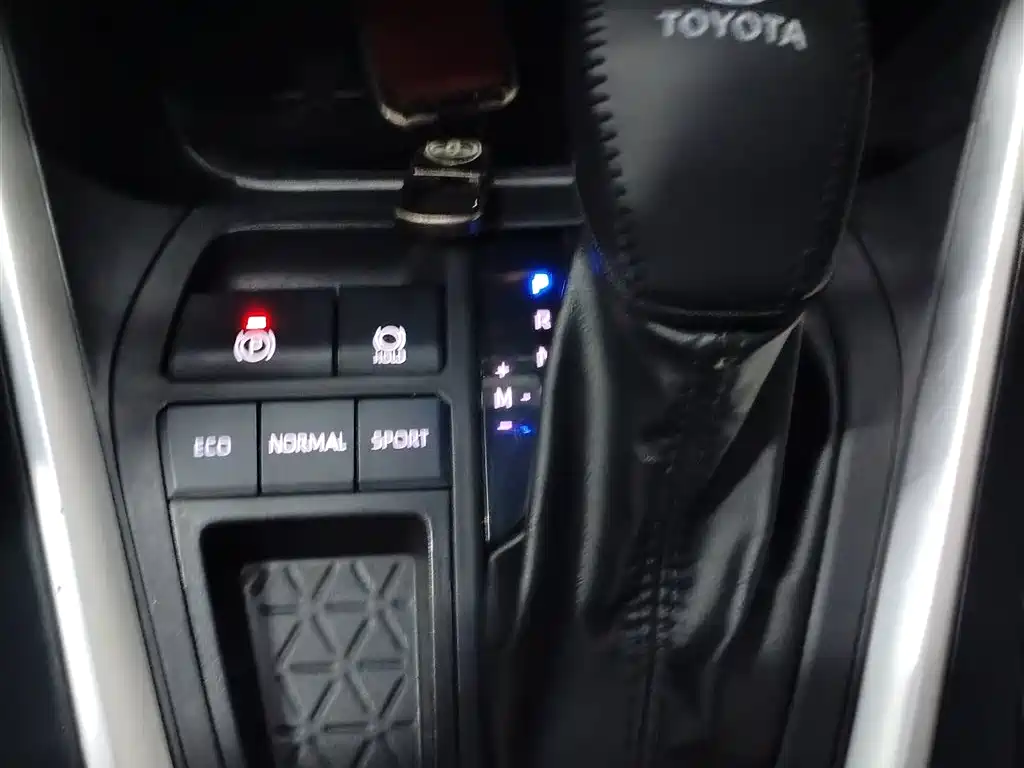 Toyota Toyota Wildlander 2023 2.0L CVT 2WD Luxury PLUS Edition 2023 - thumbnail 11
