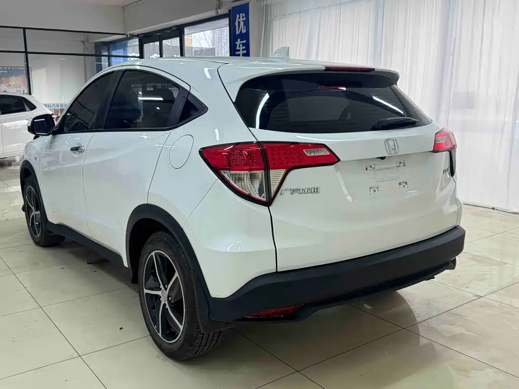 Honda Vezel 2022 model 1.5L CVT Phantom Night Pioneer Edition 2021 - thumbnail 4