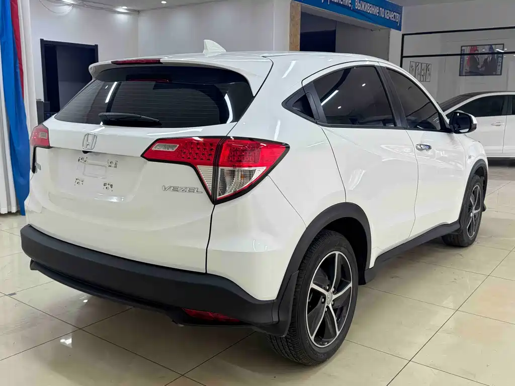 Honda Vezel 2022 model 1.5L CVT Phantom Night Pioneer Edition 2021 - thumbnail 6