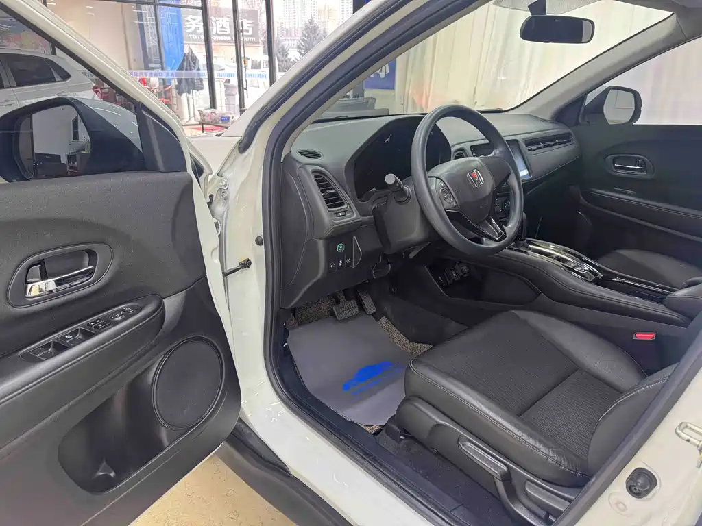 Honda Vezel 2022 model 1.5L CVT Phantom Night Pioneer Edition 2021 - thumbnail 7