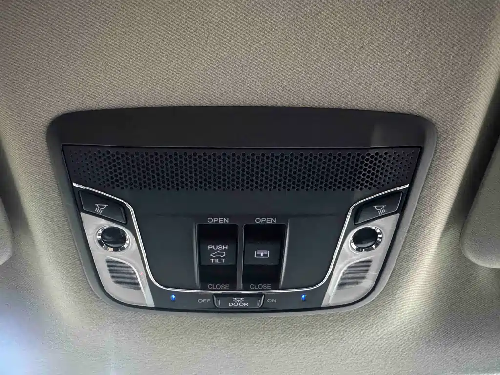 Honda Vezel 2022 model 1.5L CVT Phantom Night Pioneer Edition 2021 - thumbnail 14
