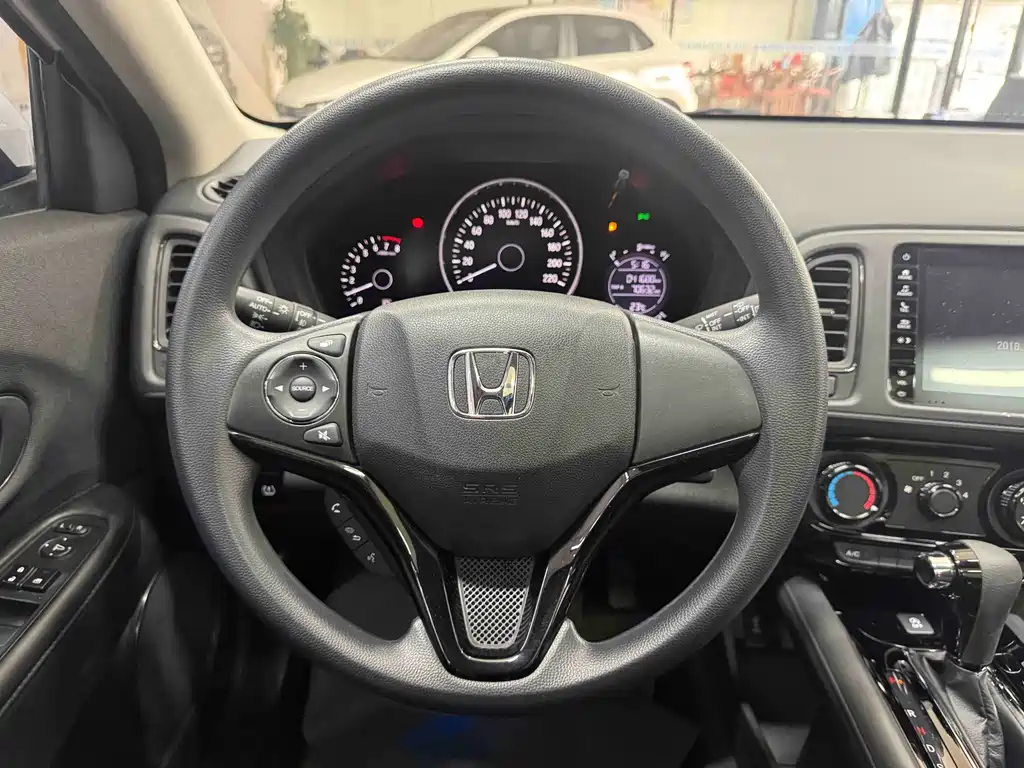 Honda Vezel 2022 model 1.5L CVT Phantom Night Pioneer Edition 2021 - thumbnail 15