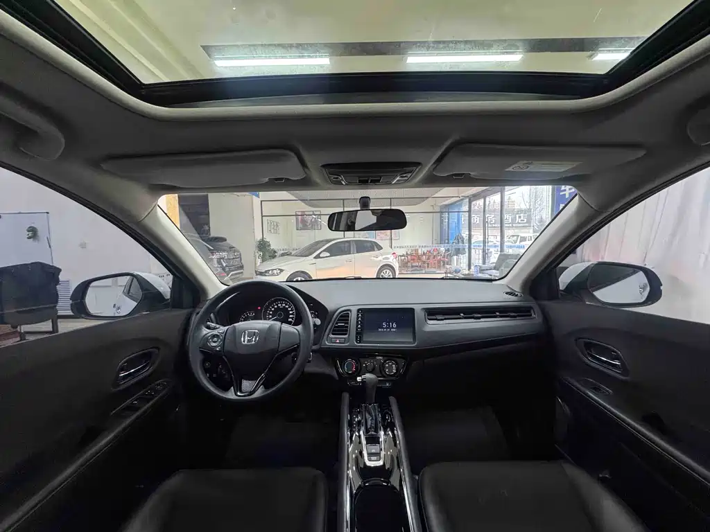 Honda Vezel 2022 model 1.5L CVT Phantom Night Pioneer Edition 2021 - thumbnail 17