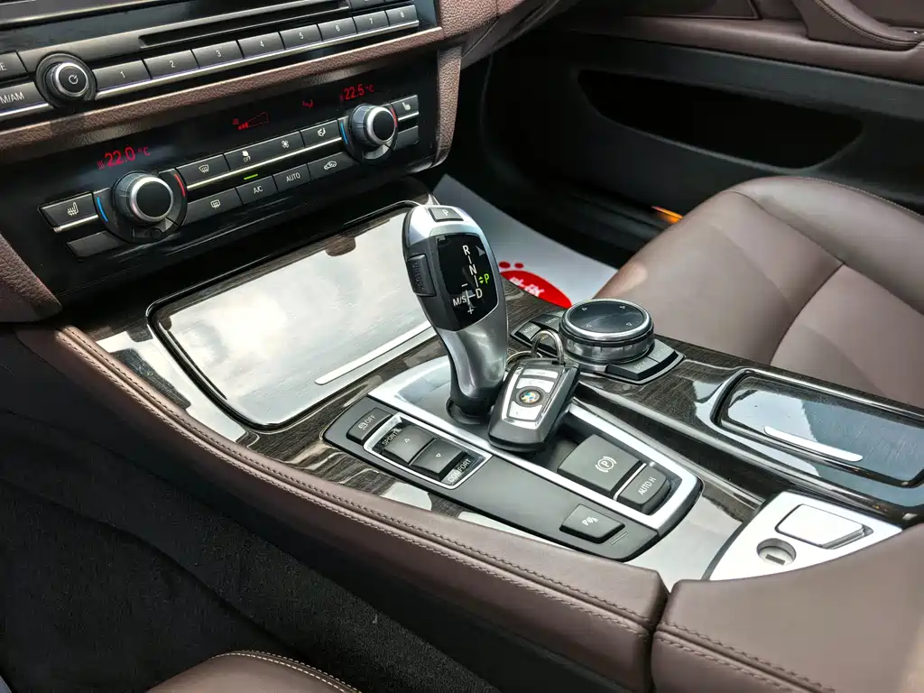 BMW BMW 5 Series 2014 525Li Luxury Design Package 2014 - thumbnail 2