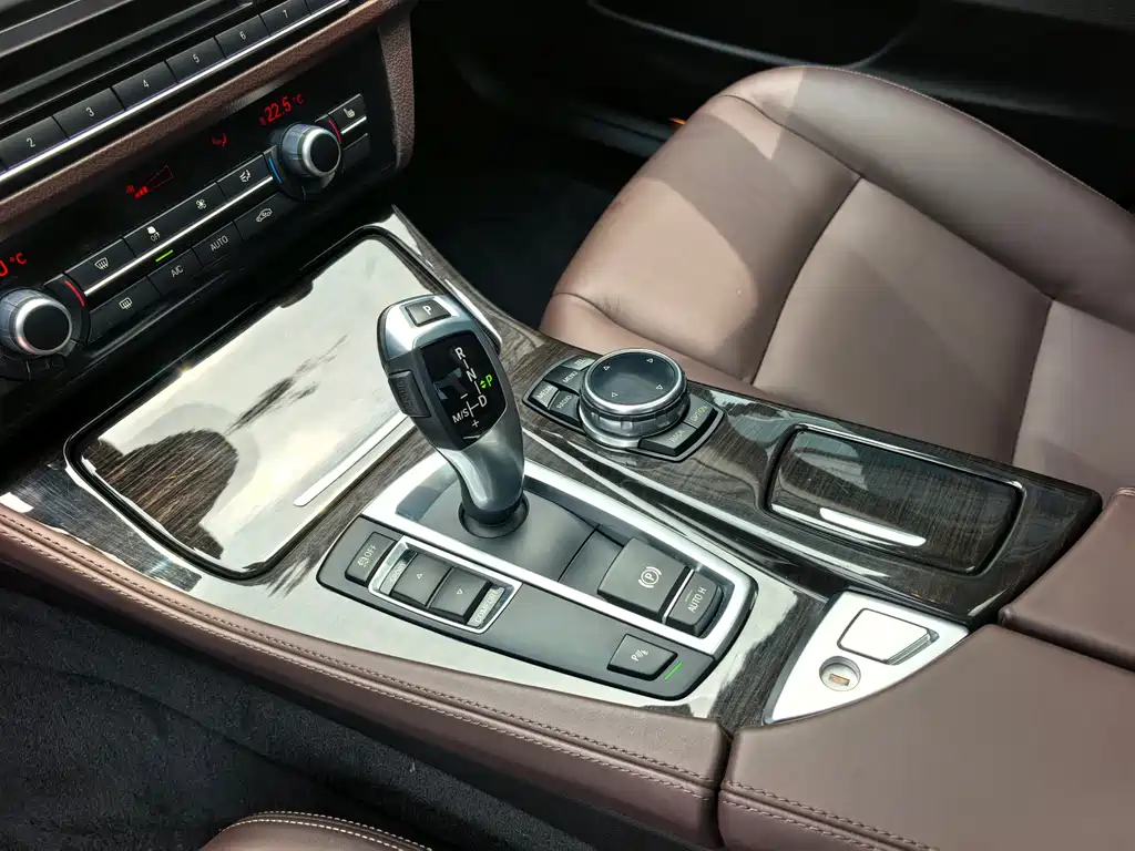 BMW BMW 5 Series 2014 525Li Luxury Design Package 2014 - thumbnail 12