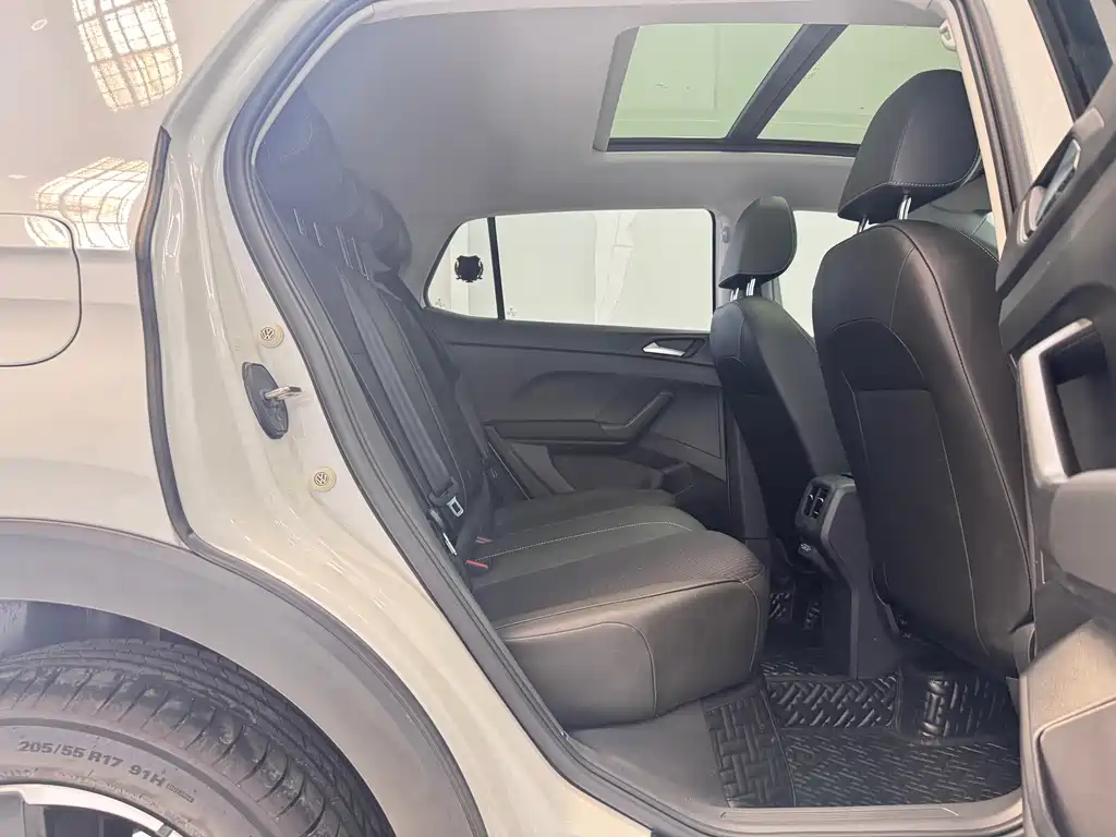 Volkswagen Tayron 2021 1.5L Automatic 30th Anniversary Edition 2022 - thumbnail 12