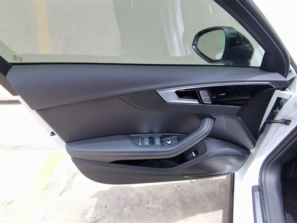 Audi Audi A4L 2024 40 TFSI Luxury Dynamic 2025 - thumbnail 12