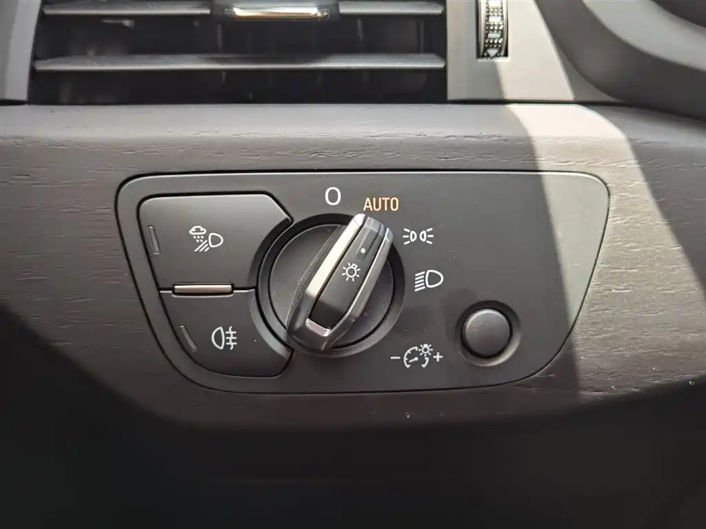 Audi Audi A4L 2024 40 TFSI Luxury Dynamic 2025 - thumbnail 14