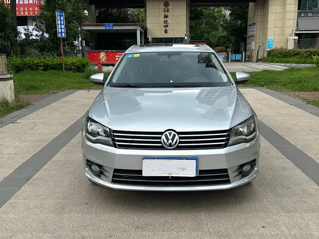 Volkswagen Bora 2014 1.6L Manual Comfort 2015 - thumbnail 2