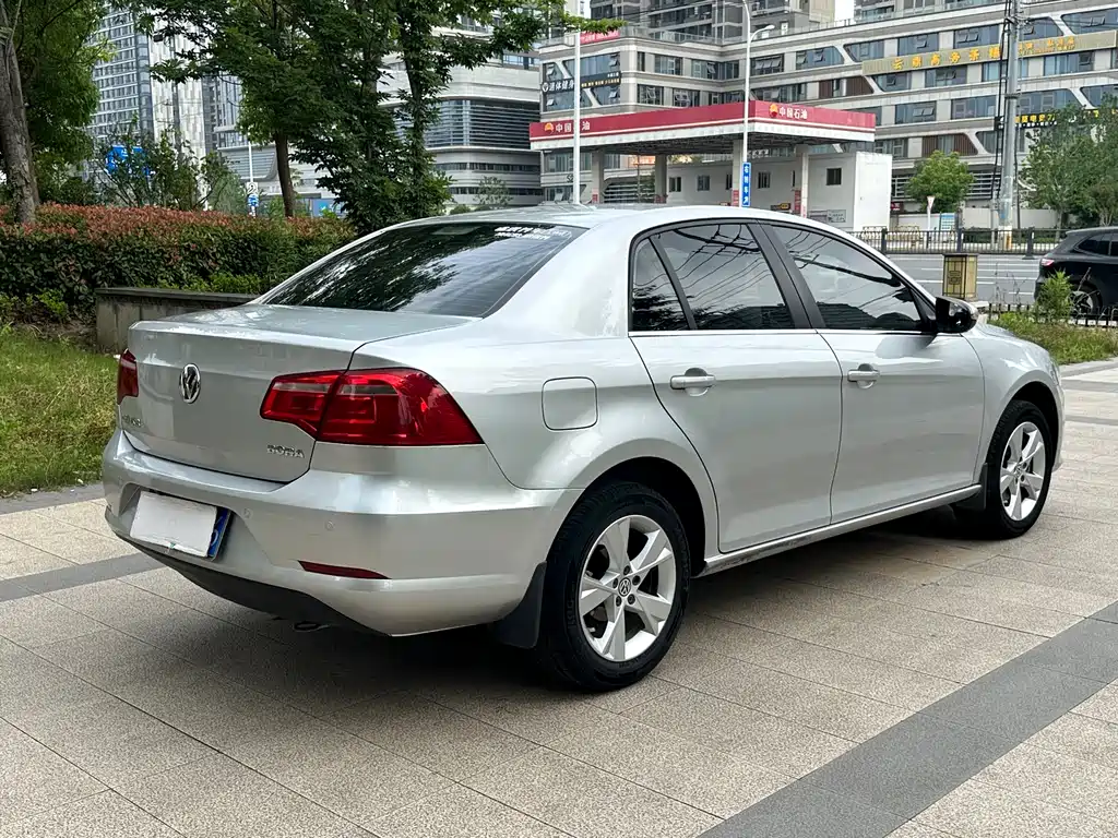 Volkswagen Bora 2014 1.6L Manual Comfort 2015 - thumbnail 4