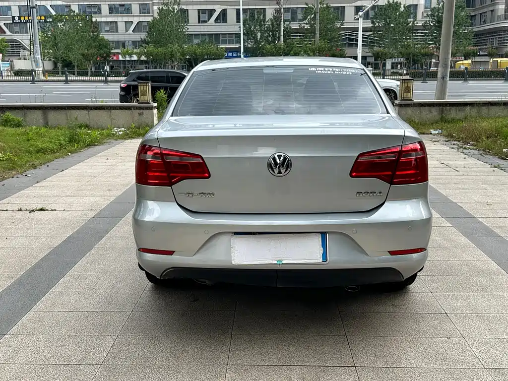 Volkswagen Bora 2014 1.6L Manual Comfort 2015 - thumbnail 5