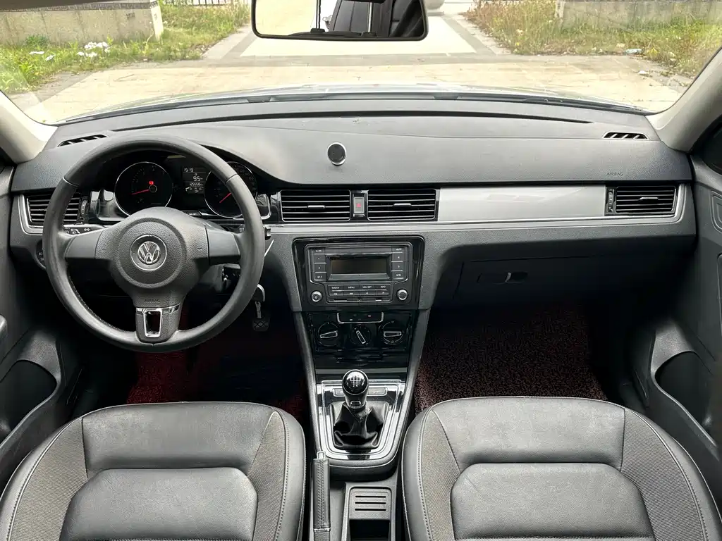 Volkswagen Bora 2014 1.6L Manual Comfort 2015 - thumbnail 8