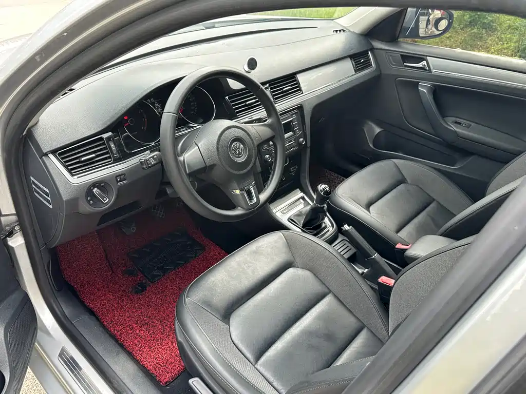 Volkswagen Bora 2014 1.6L Manual Comfort 2015 - thumbnail 9