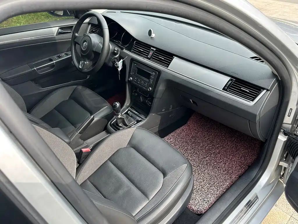 Volkswagen Bora 2014 1.6L Manual Comfort 2015 - thumbnail 14