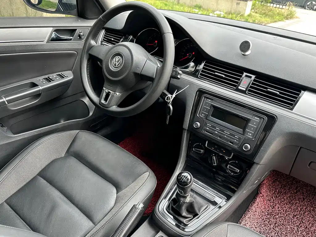 Volkswagen Bora 2014 1.6L Manual Comfort 2015 - thumbnail 15