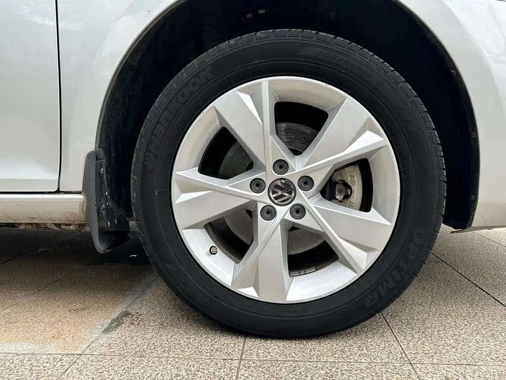 Volkswagen Bora 2014 1.6L Manual Comfort 2015 - thumbnail 16