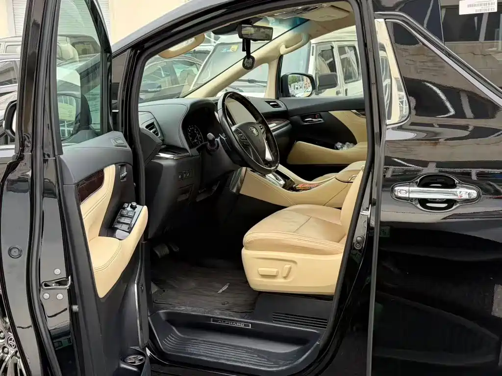 Toyota Alphard 2021 Hybrid 2.5L Luxury Edition 2023 - thumbnail 4