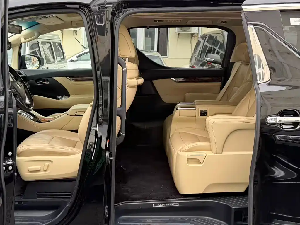 Toyota Alphard 2021 Hybrid 2.5L Luxury Edition 2023 - thumbnail 5