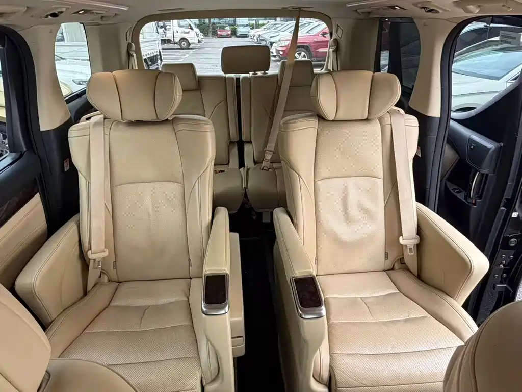 Toyota Alphard 2021 Hybrid 2.5L Luxury Edition 2023 - thumbnail 8