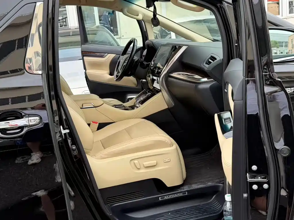 Toyota Alphard 2021 Hybrid 2.5L Luxury Edition 2023 - thumbnail 10