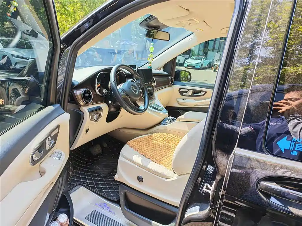 Mercedes-Benz Mercedes-Benz V-Class 2021 V 260 Navigator Edition 2021 - thumbnail 3
