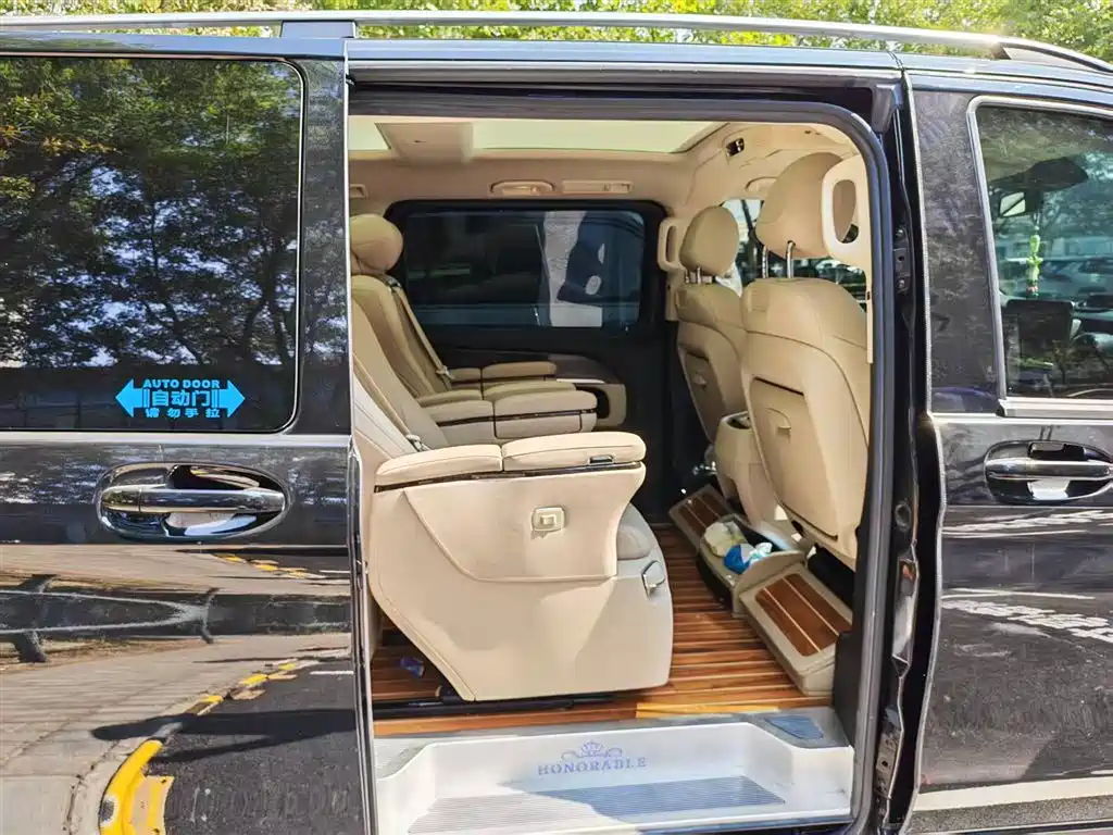 Mercedes-Benz Mercedes-Benz V-Class 2021 V 260 Navigator Edition 2021 - thumbnail 6