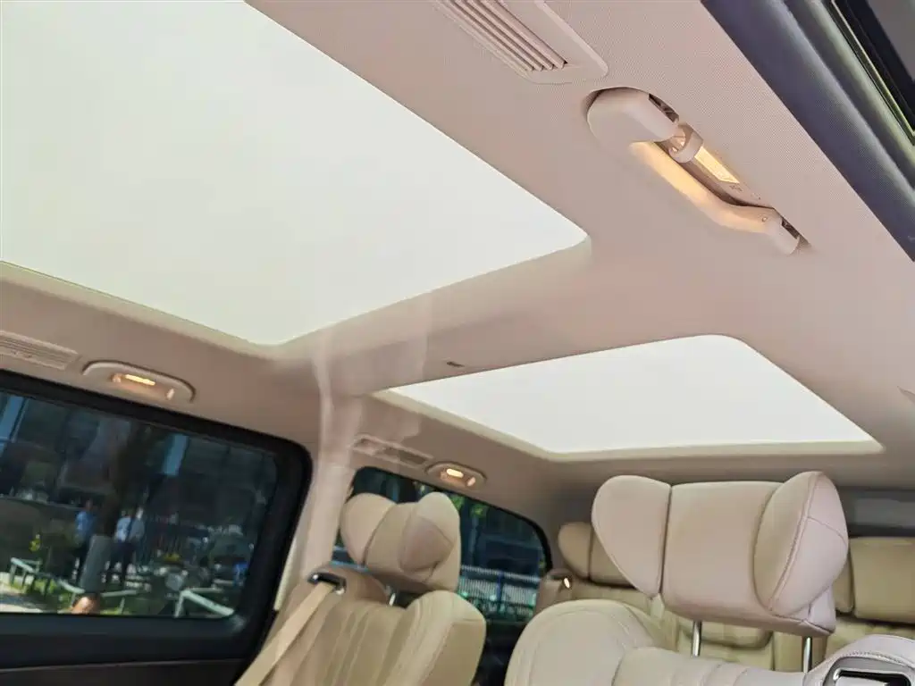 Mercedes-Benz Mercedes-Benz V-Class 2021 V 260 Navigator Edition 2021 - thumbnail 7