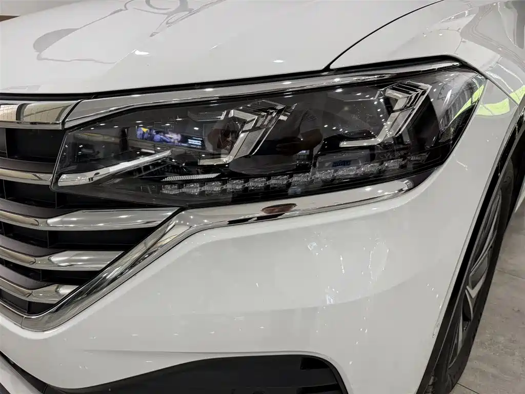 Volkswagen Viloran 2020 330TSI Luxury Edition 2022 - thumbnail 7