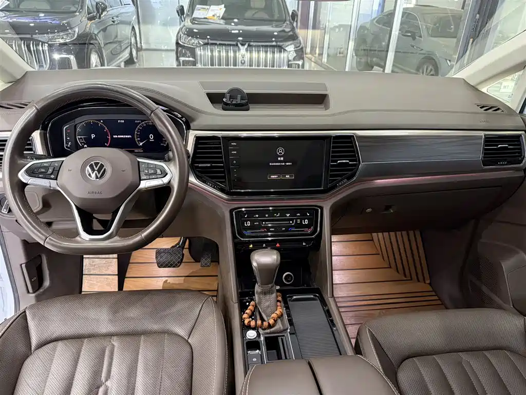 Volkswagen Viloran 2020 330TSI Luxury Edition 2022 - thumbnail 10