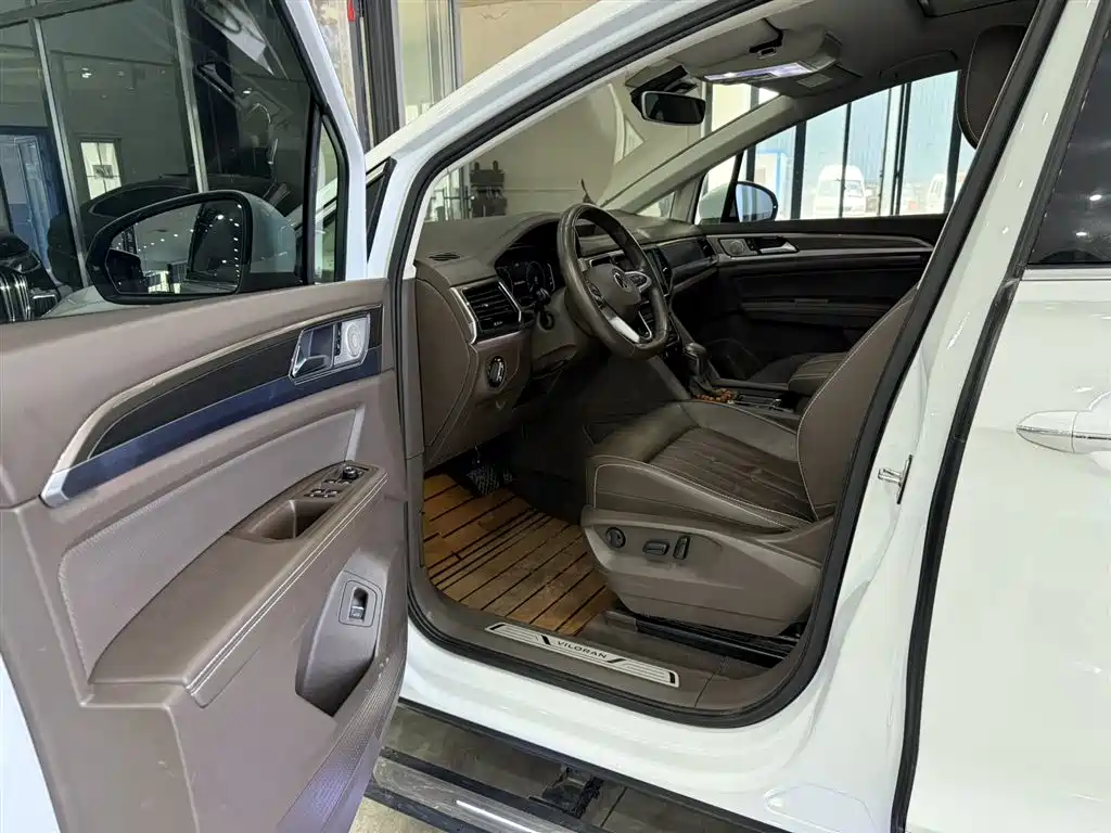 Volkswagen Viloran 2020 330TSI Luxury Edition 2022 - thumbnail 13
