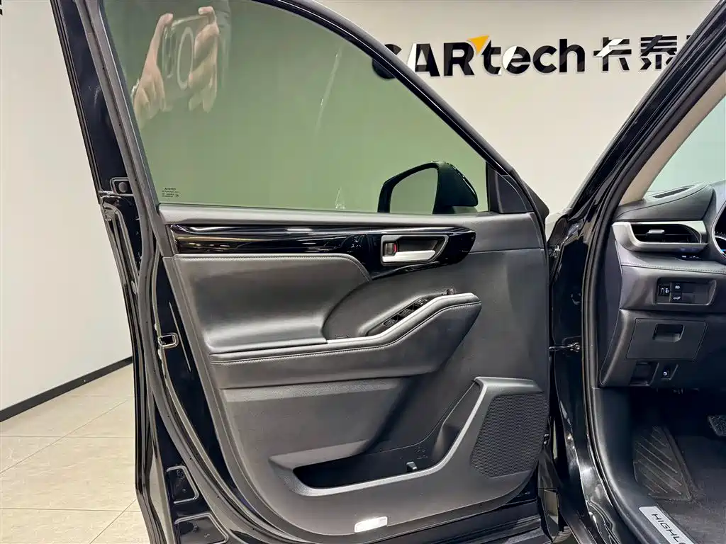 Toyota Toyota Highlander 2022 Hybrid 2.5L AWD Premium Edition 7-Seater 2022 - thumbnail 17