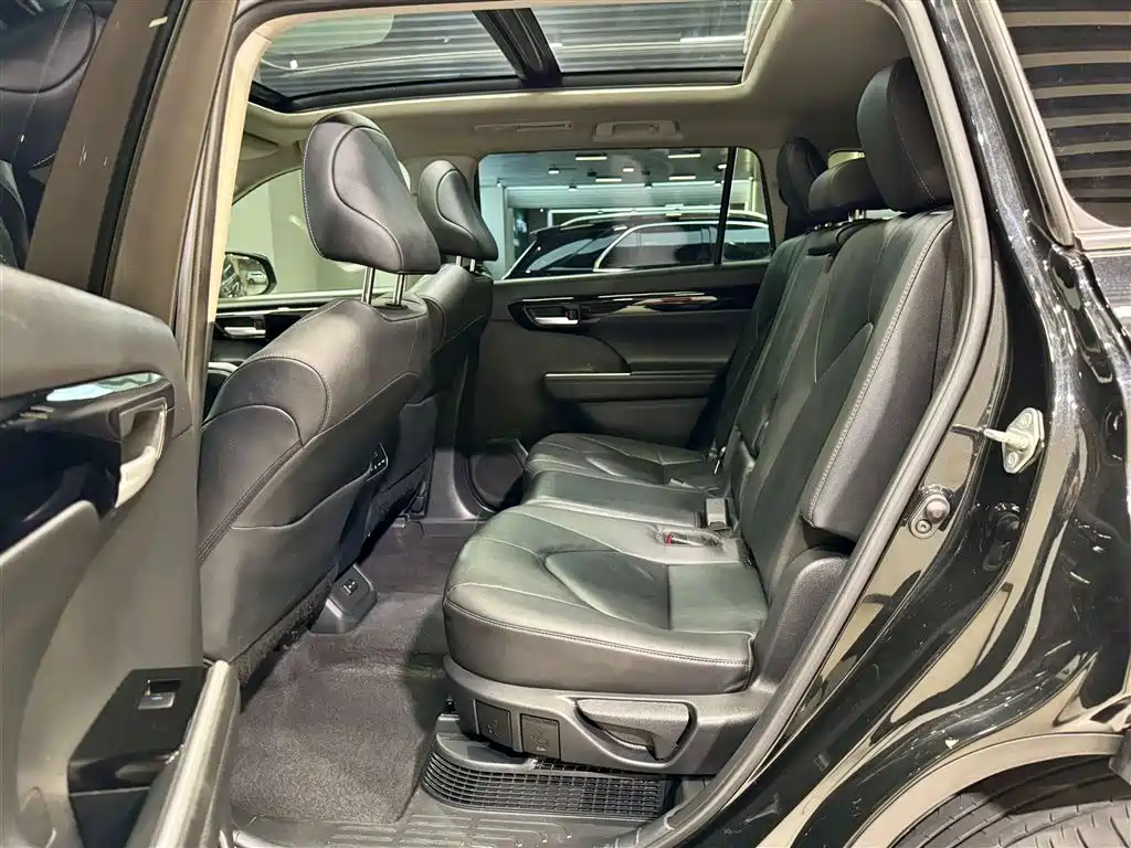 Toyota Toyota Highlander 2022 Hybrid 2.5L AWD Premium Edition 7-Seater 2022 - thumbnail 20