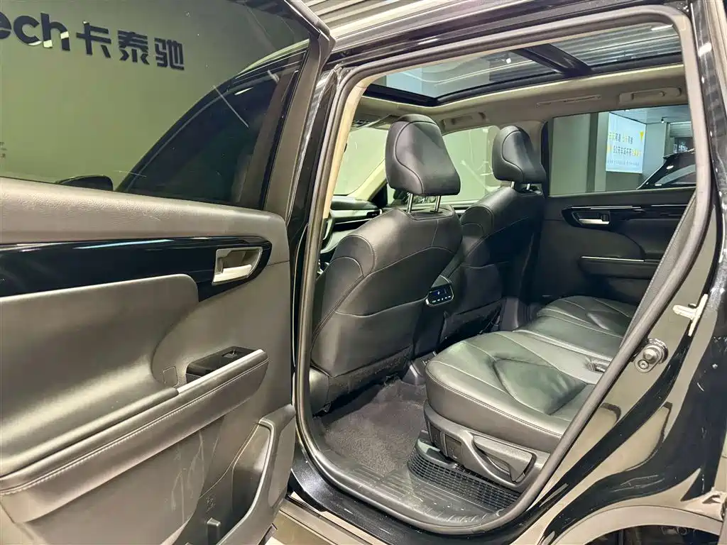 Toyota Toyota Highlander 2022 Hybrid 2.5L AWD Premium Edition 7-Seater 2022 - thumbnail 28