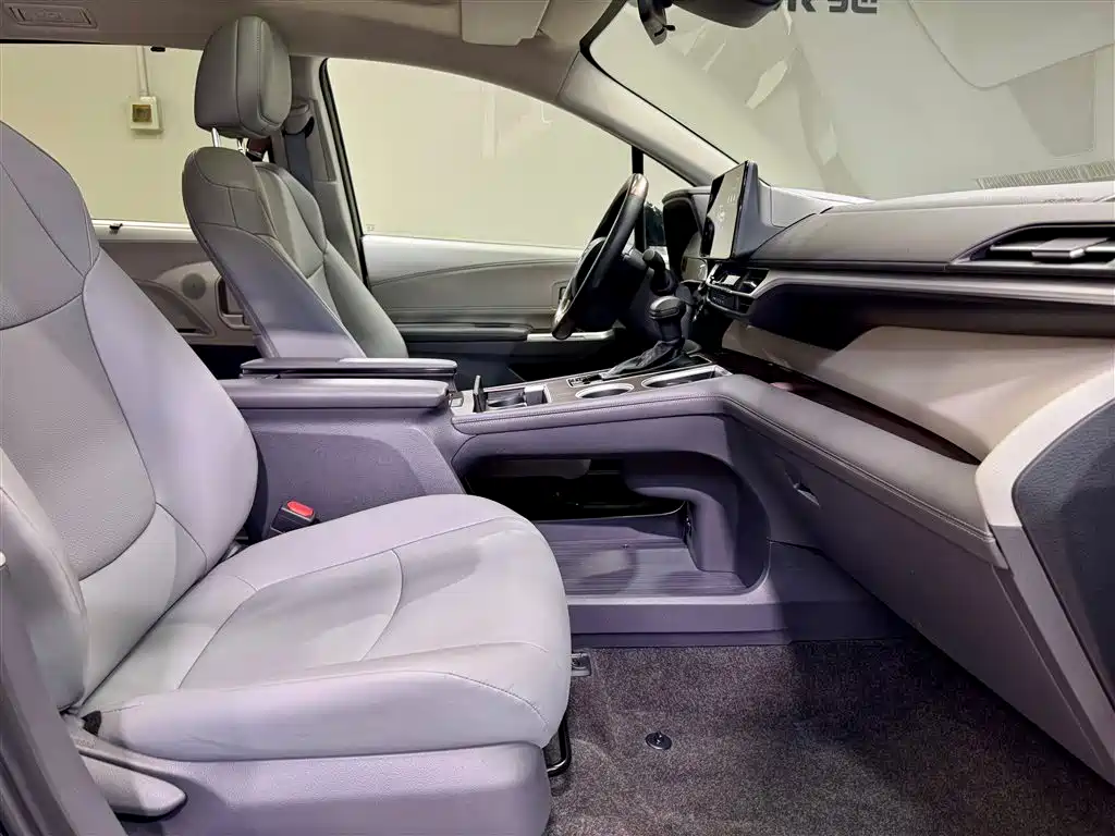 Toyota Toyota Granvia 2024 2.5L Hybrid Comfort Edition 2024 - thumbnail 18