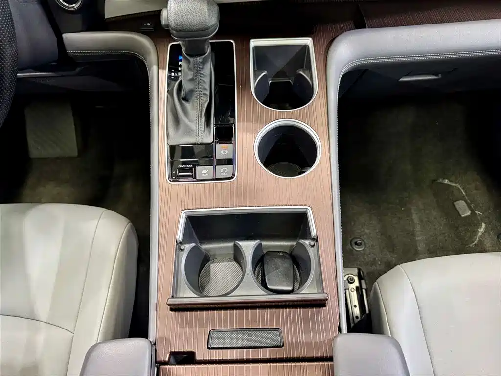 Toyota Toyota Granvia 2024 2.5L Hybrid Comfort Edition 2024 - thumbnail 20