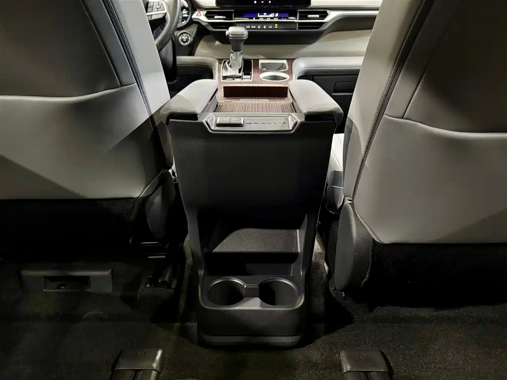 Toyota Toyota Granvia 2024 2.5L Hybrid Comfort Edition 2024 - thumbnail 21