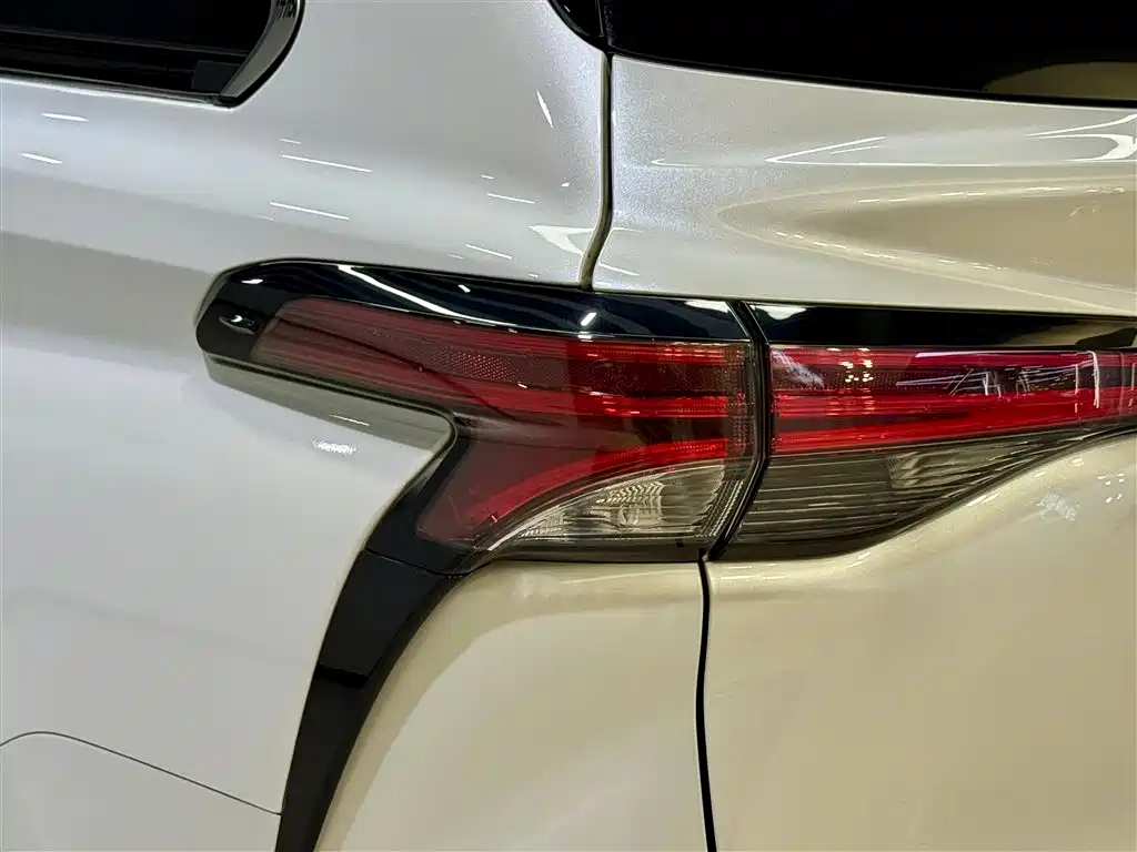 Toyota Sienna 2023 2.5L Hybrid Platinum Edition 2024 - thumbnail 9