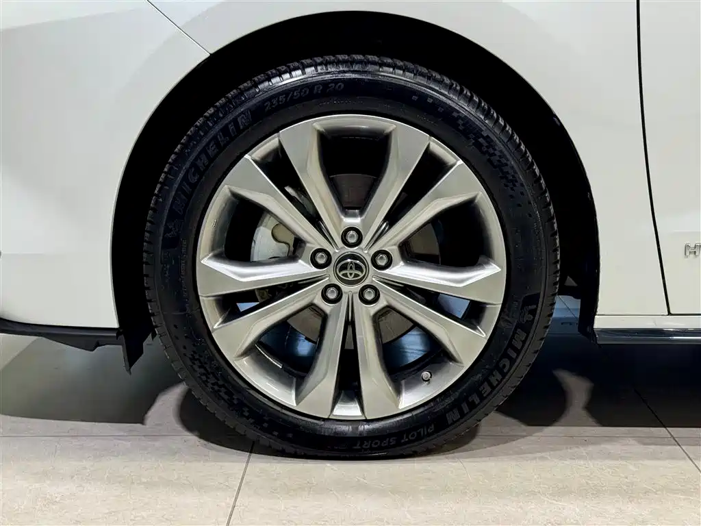 Toyota Sienna 2023 2.5L Hybrid Platinum Edition 2024 - thumbnail 10