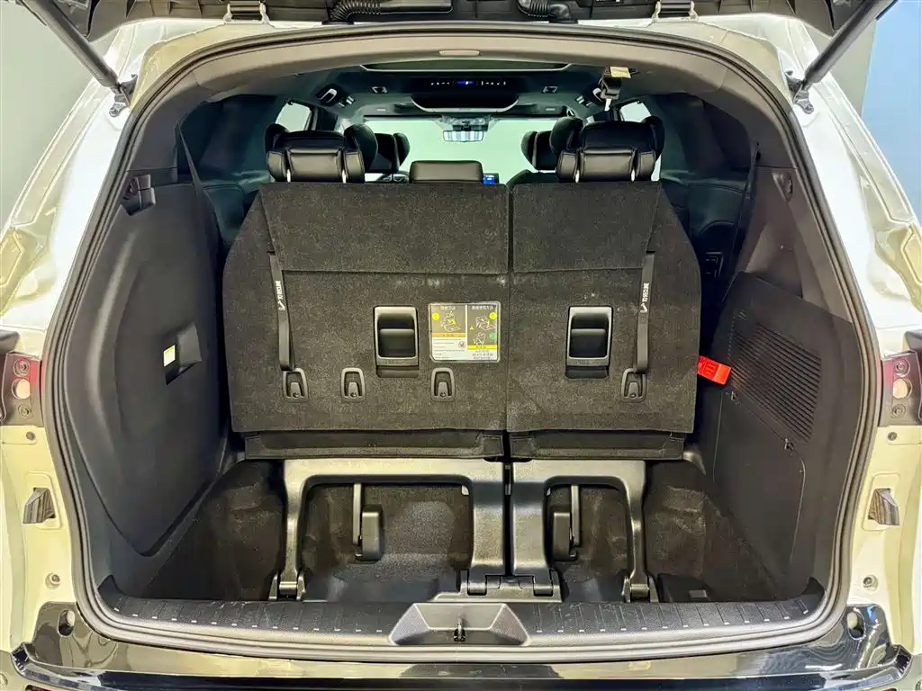 Toyota Sienna 2023 2.5L Hybrid Platinum Edition 2024 - thumbnail 12