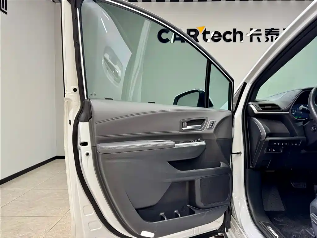 Toyota Sienna 2023 2.5L Hybrid Platinum Edition 2024 - thumbnail 17