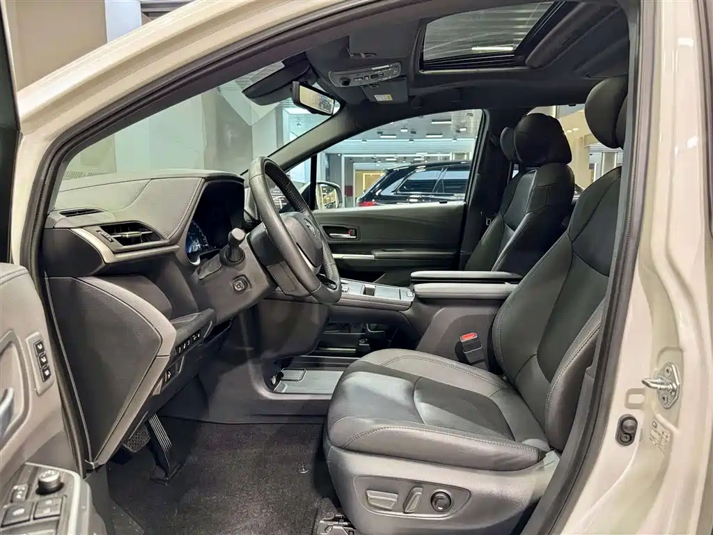 Toyota Sienna 2023 2.5L Hybrid Platinum Edition 2024 - thumbnail 18