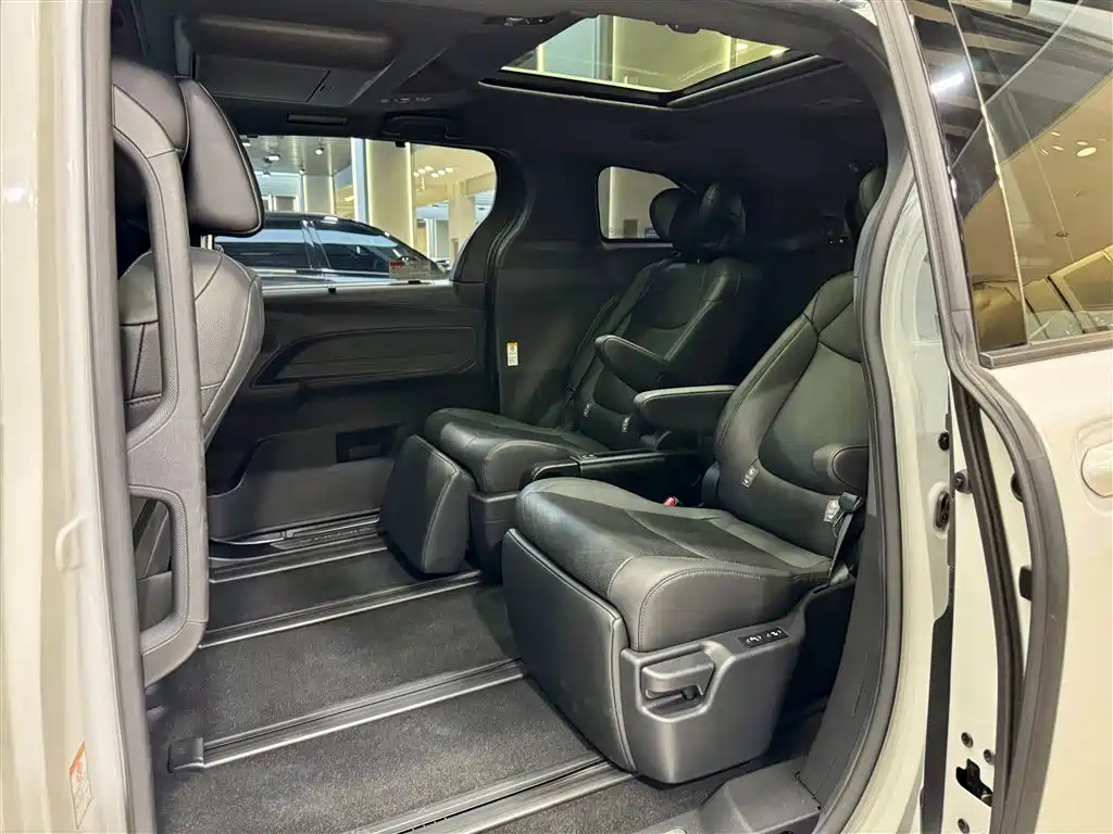 Toyota Sienna 2023 2.5L Hybrid Platinum Edition 2024 - thumbnail 20